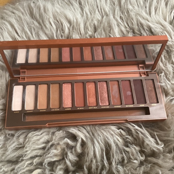 Urban Decay Heat Eyeshadow Palette - Picture 2 of 2